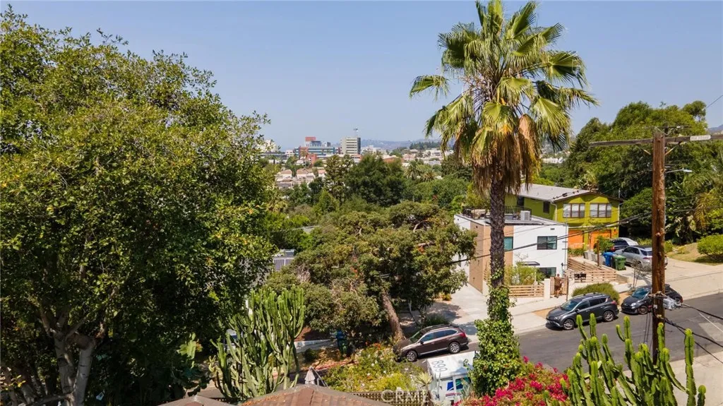 3950 De Longpre Avenue, Los Angeles, California 90027 home-pic-64