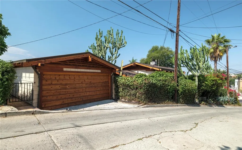 3950 De Longpre Avenue, Los Angeles, California 90027 home-pic-2