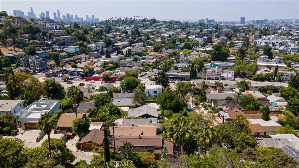 3950 De Longpre Avenue, Los Angeles, California 90027 home-pic-58