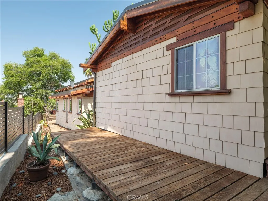 3950 De Longpre Avenue, Los Angeles, California 90027 home-pic-48