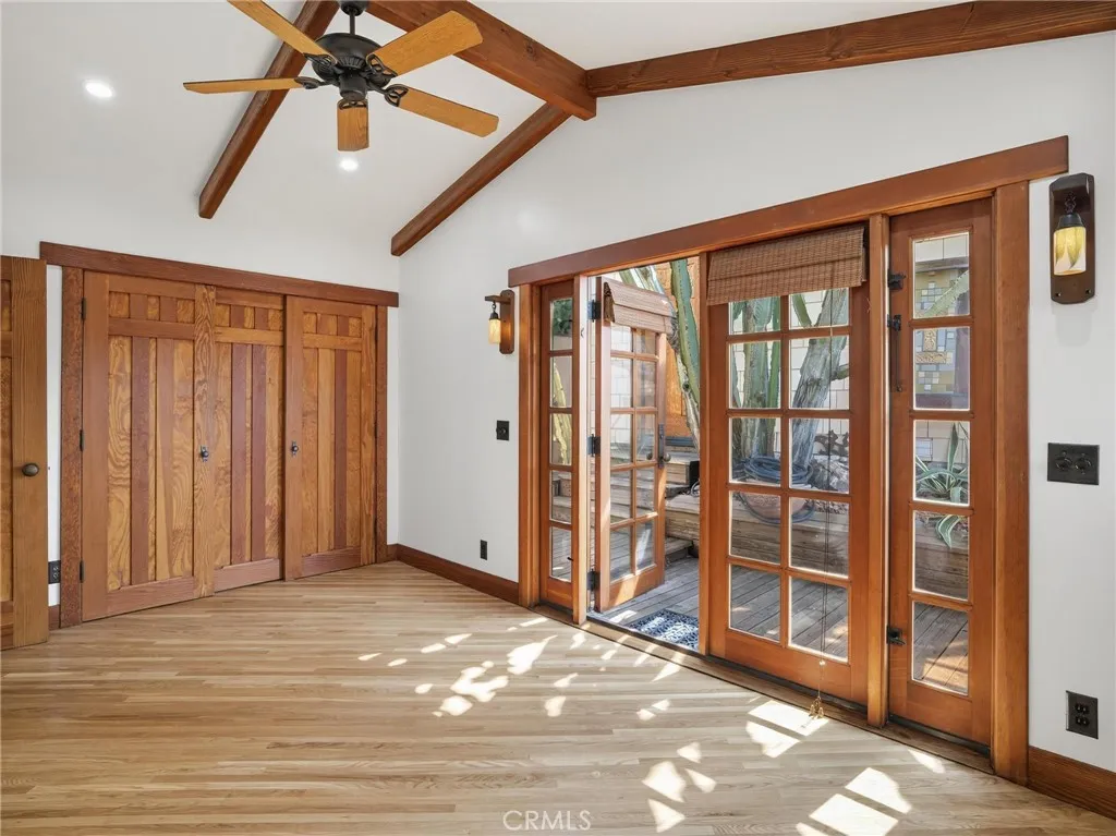 3950 De Longpre Avenue, Los Angeles, California 90027 home-pic-32