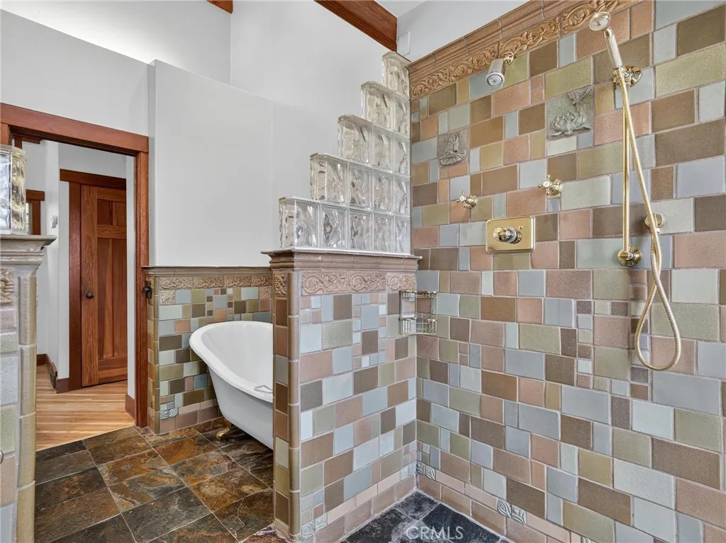 3950 De Longpre Avenue, Los Angeles, California 90027 home-pic-28
