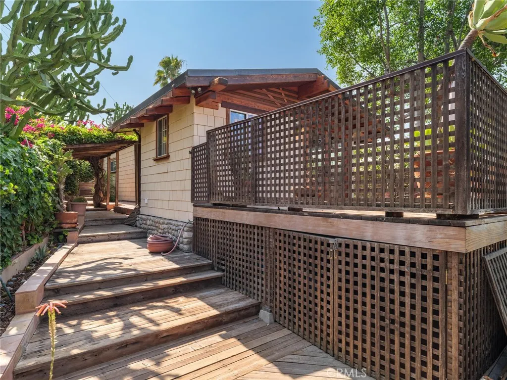 3950 De Longpre Avenue, Los Angeles, California 90027 home-pic-49