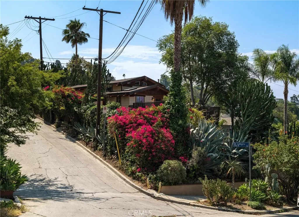 3950 De Longpre Avenue, Los Angeles, California 90027 home-pic-1