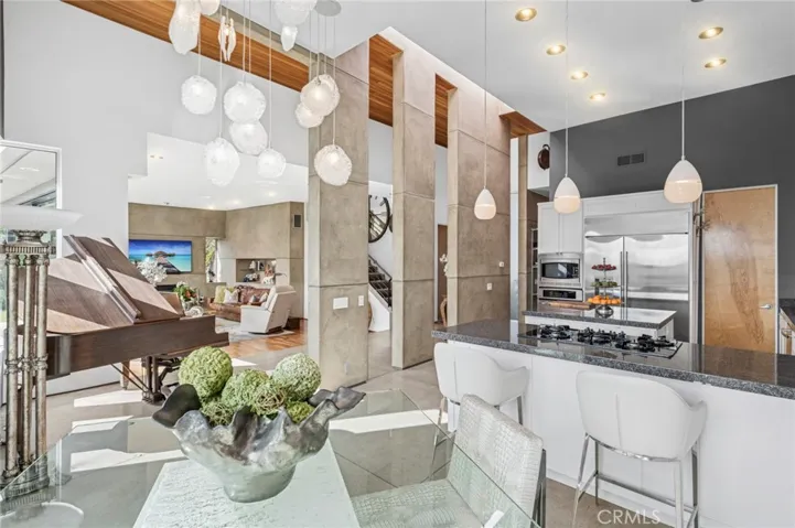 Dining area in kitchen