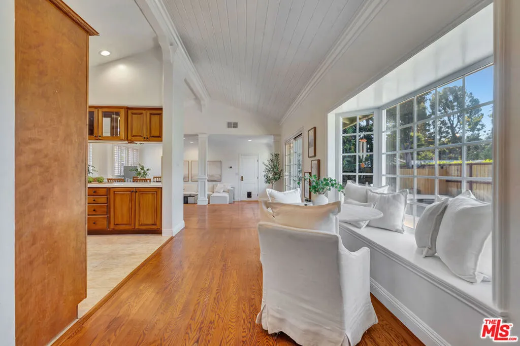 6001 Oakdale Avenue, Woodland Hills, California 91367 home-pic-6