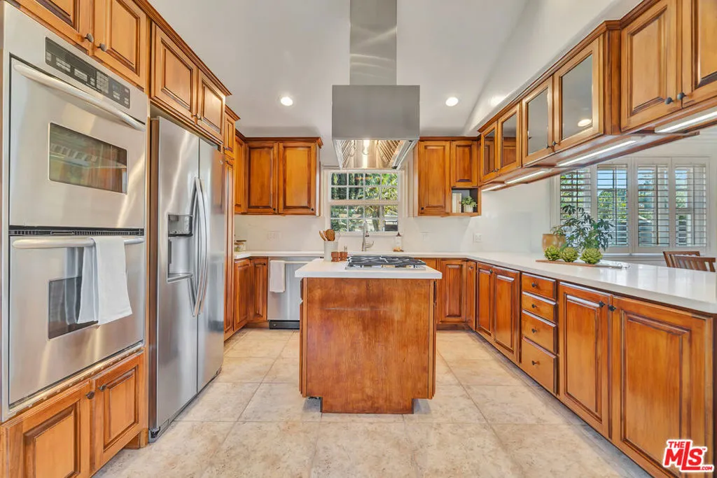 6001 Oakdale Avenue, Woodland Hills, California 91367 home-pic-11