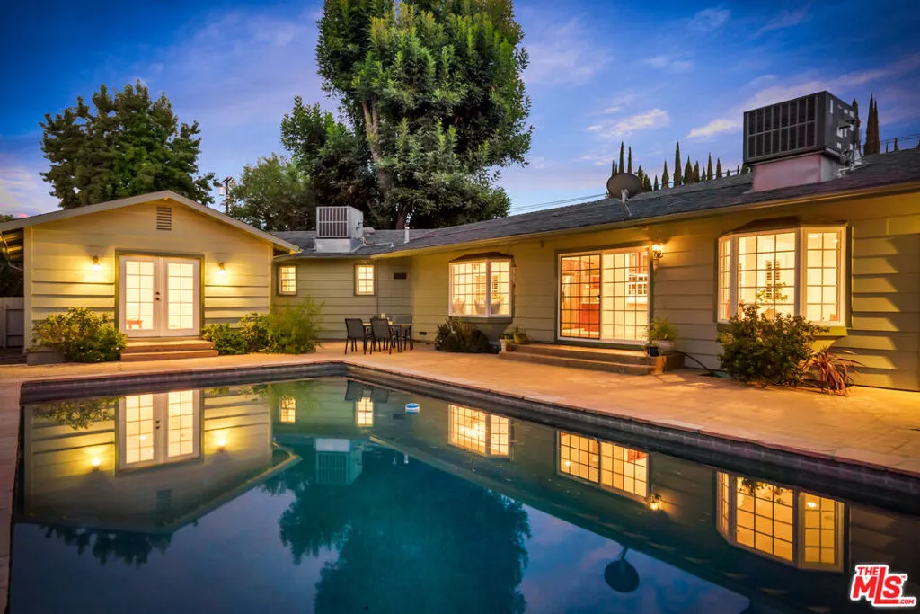 6001 Oakdale Avenue, Woodland Hills, California 91367 home-pic-39