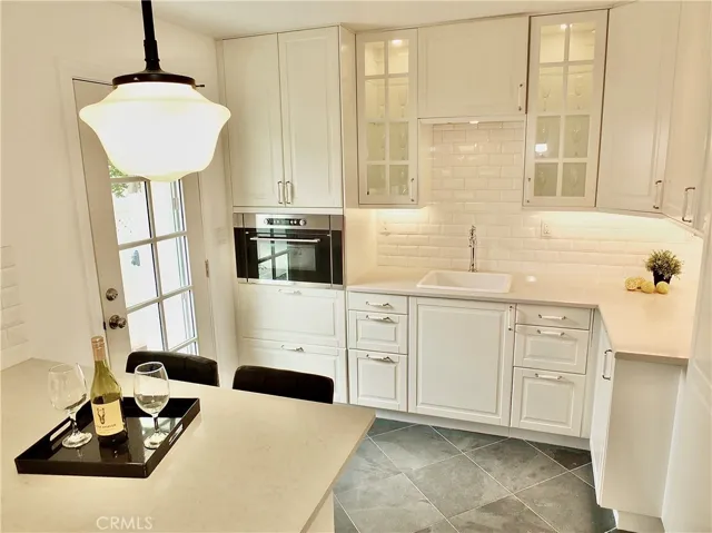 330 Linares Avenue, Long Beach, California 90803