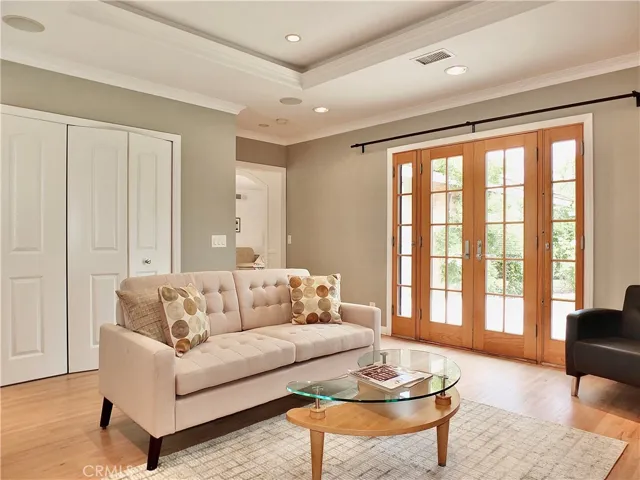 330 Linares Avenue, Long Beach, California 90803
