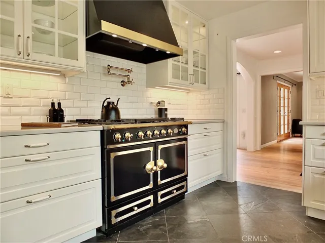 330 Linares Avenue, Long Beach, California 90803
