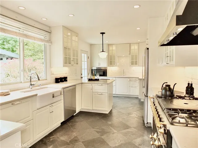 330 Linares Avenue, Long Beach, California 90803