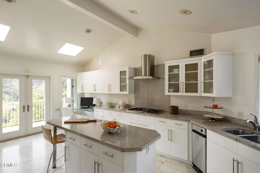 363 Patrician Way, Pasadena, California 91105 home-pic-10