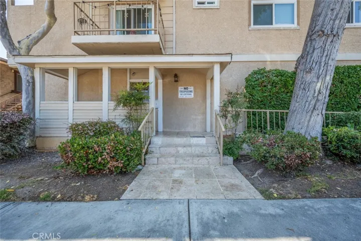 Side entrance with secure entry