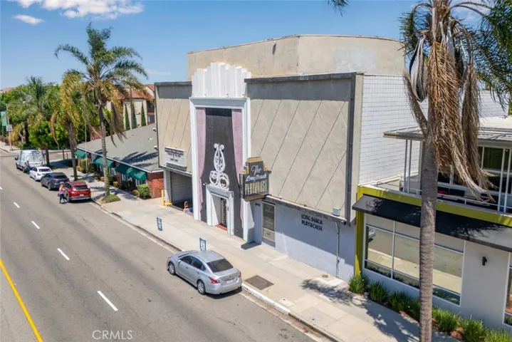 Long Beach Playhouse - just a short walk away!