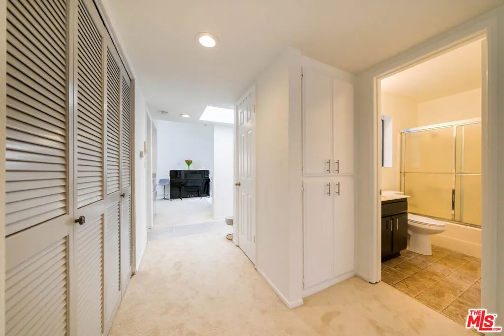 365 W Alameda Avenue 304, Burbank, California 91506 home-pic-20