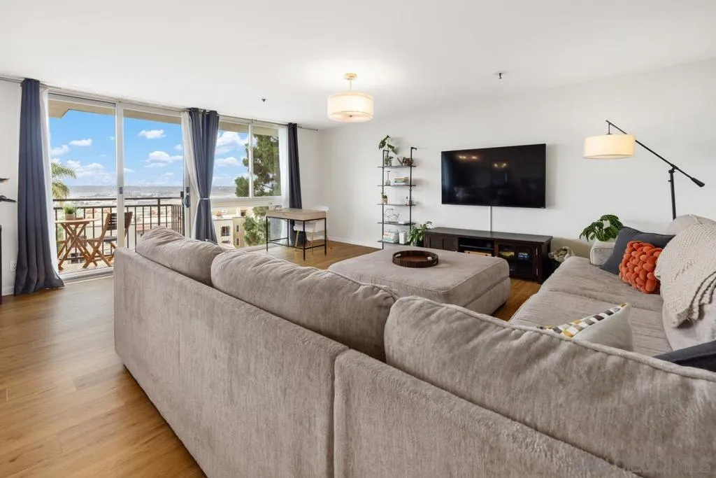 2414 Front Street 31, San Diego, California 92101 home-pic-5