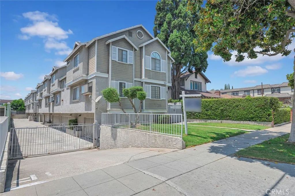 905 S 2nd St H, Alhambra, California 91801, 3 Bedrooms Bedrooms, ,3 BathroomsBathrooms,Residential,For Sale,2nd st,WS25166486