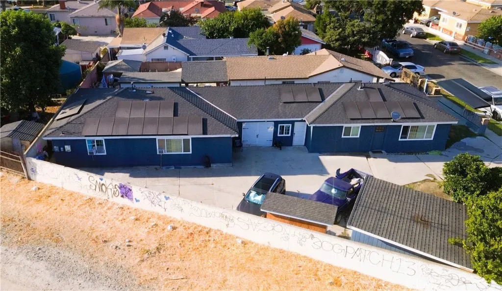 14121 Mcclure Avenue, Paramount, California 90723, ,Residential Income,For Sale,Mcclure,DW25166800