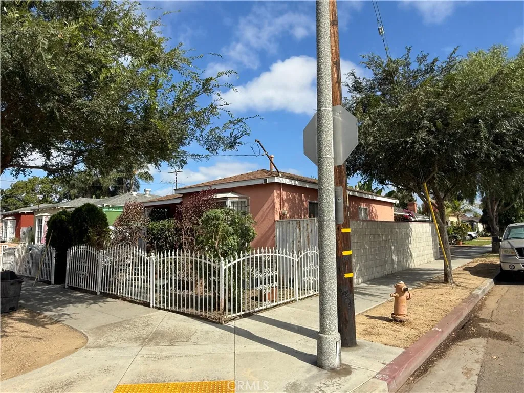 601 W 19th Street, Long Beach, California 90806, 2 Bedrooms Bedrooms, ,1 BathroomBathrooms,Residential,For Sale,19th,RS25167065