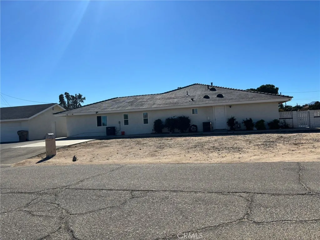 6995 Summit Valley Road, Hesperia, California 92345 home-pic-3