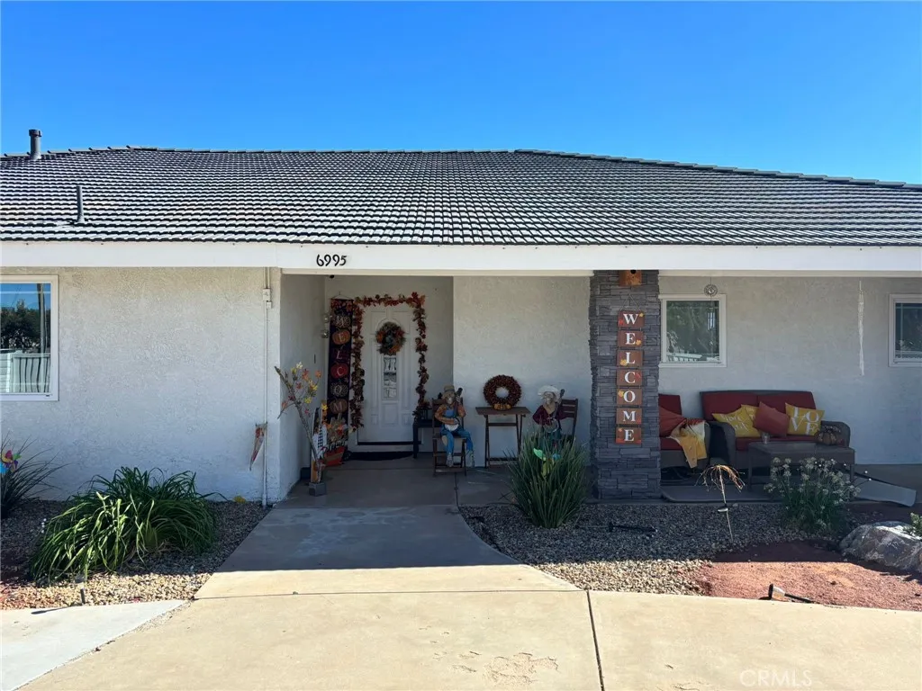 6995 Summit Valley Road, Hesperia, California 92345 home-pic-2