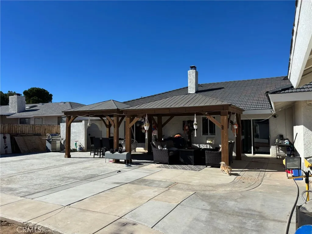 6995 Summit Valley Road, Hesperia, California 92345 home-pic-0