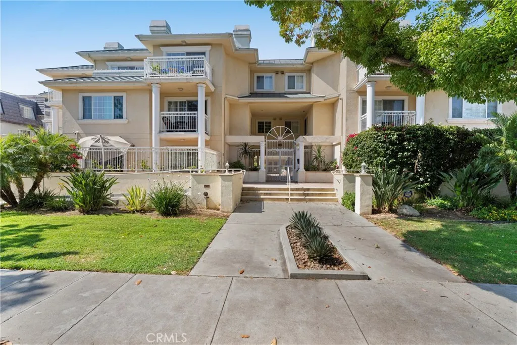 530 W Stocker Street 203, Glendale, California 91202, 2 Bedrooms Bedrooms, ,2 BathroomsBathrooms,Residential,For Sale,Stocker,PW25167128