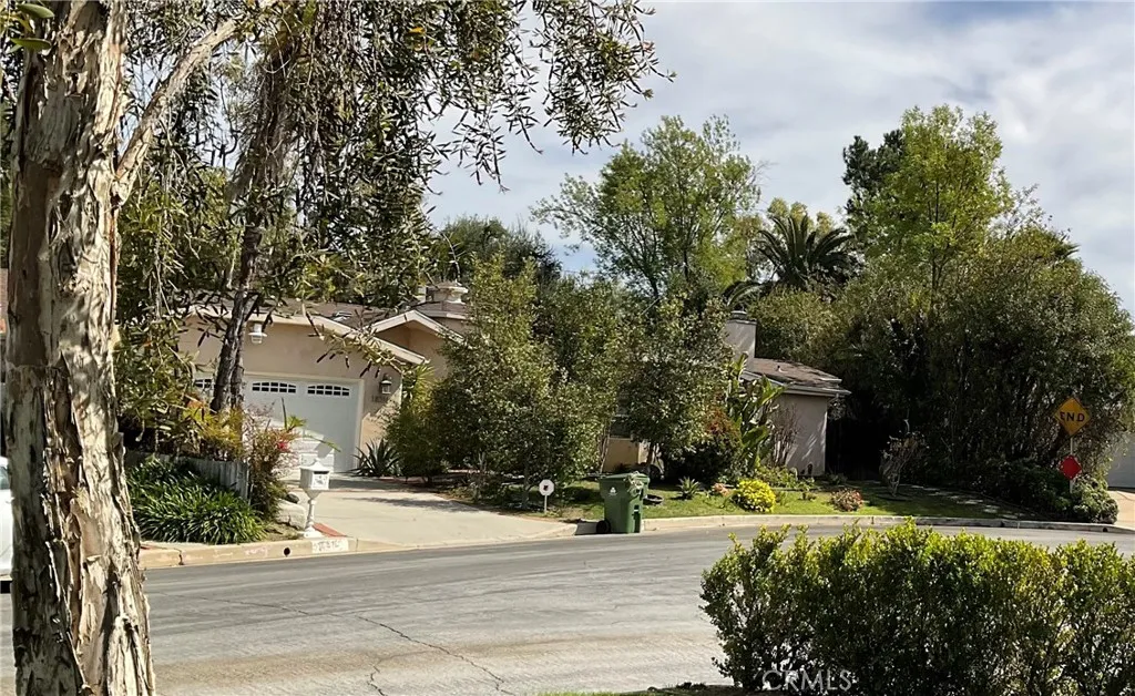 18310 Karen Drive, Tarzana, California 91356, 4 Bedrooms Bedrooms, ,5 BathroomsBathrooms,Residential,For Sale,Karen,SR25167205