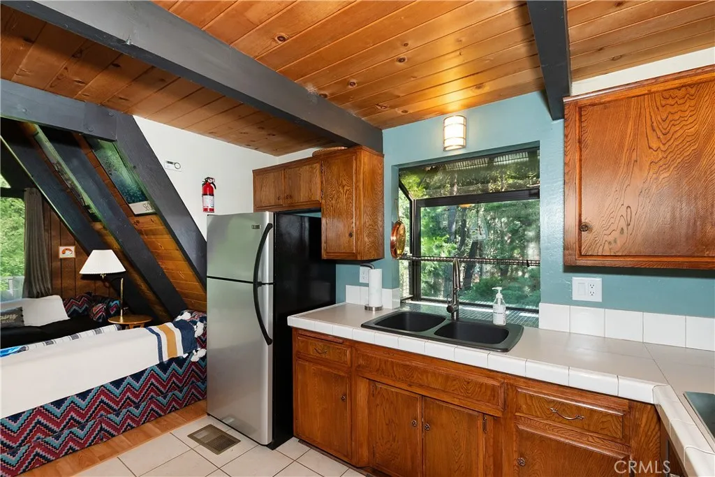 271 Fremont Road, Lake Arrowhead, California 92352 home-pic-13