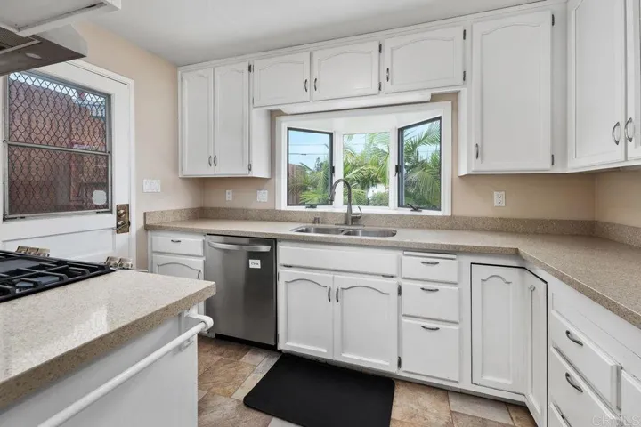 3002 Chauncey, San Diego, California 92123