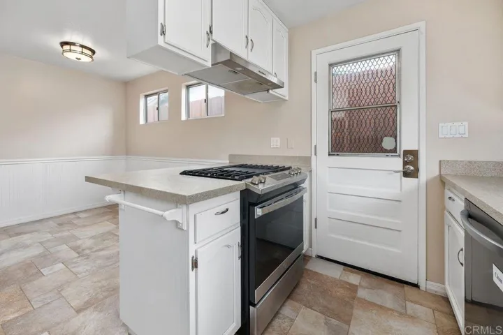 3002 Chauncey, San Diego, California 92123