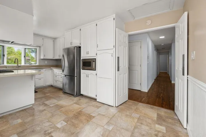 3002 Chauncey, San Diego, California 92123