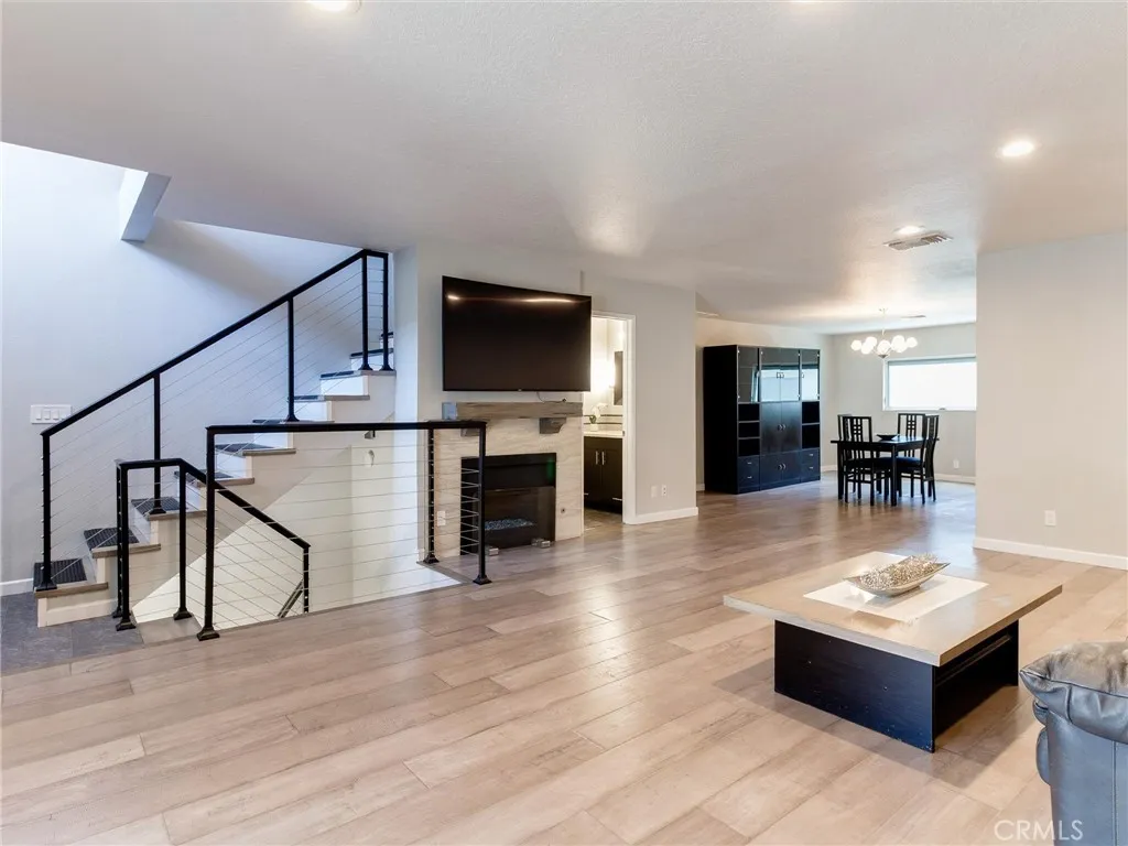 2298 Rose Avenue 110, Signal Hill, California 90755 home-pic-0