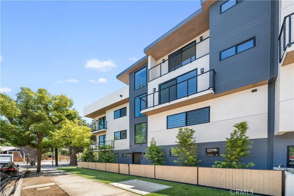 6050 E Burwood Avenue, Los Angeles, California 90042, 4 Bedrooms Bedrooms, ,5 BathroomsBathrooms,Residential,For Sale,Burwood,WS25167263