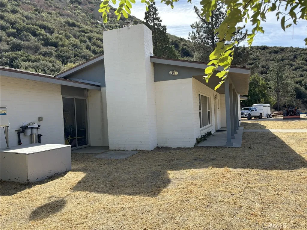 42930 Lake Hughes Road, Lake Hughes, California 93532 home-pic-3