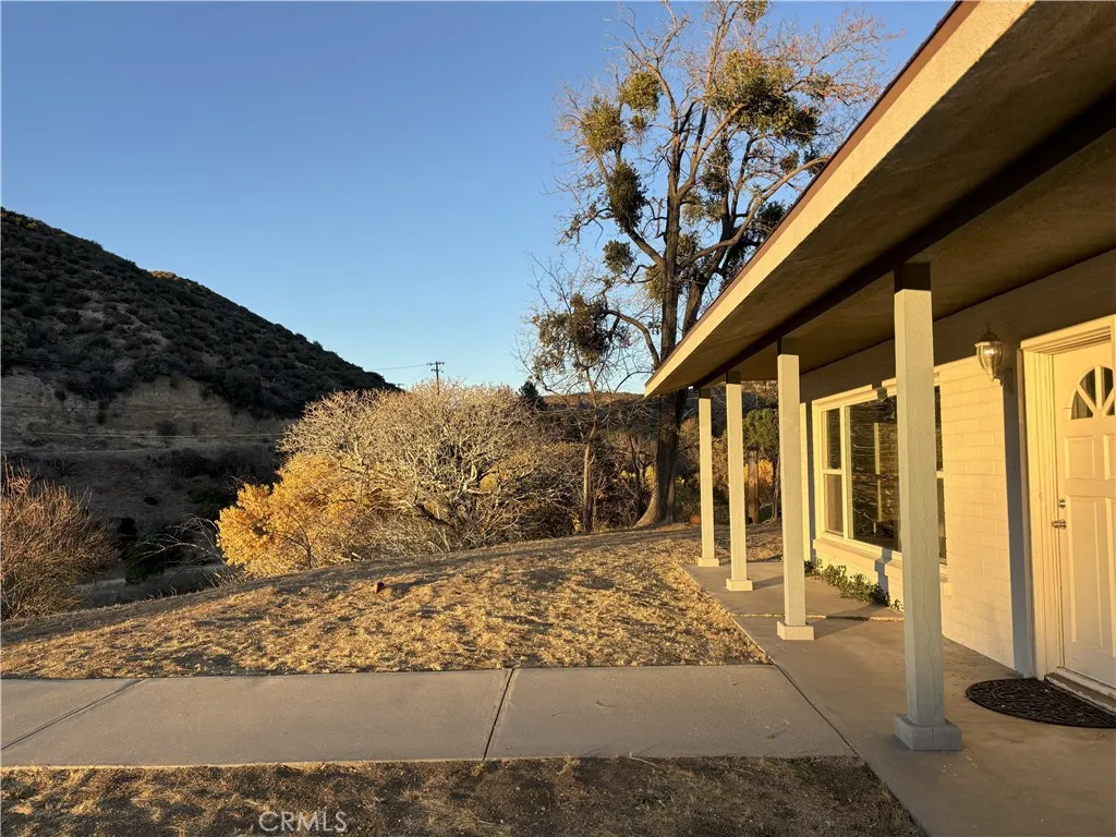 42930 Lake Hughes Road, Lake Hughes, California 93532 home-pic-4