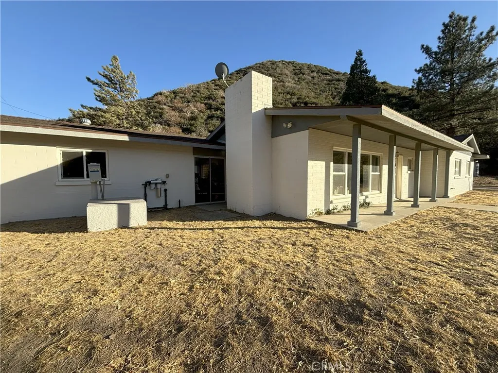 42930 Lake Hughes Road, Lake Hughes, California 93532 home-pic-5