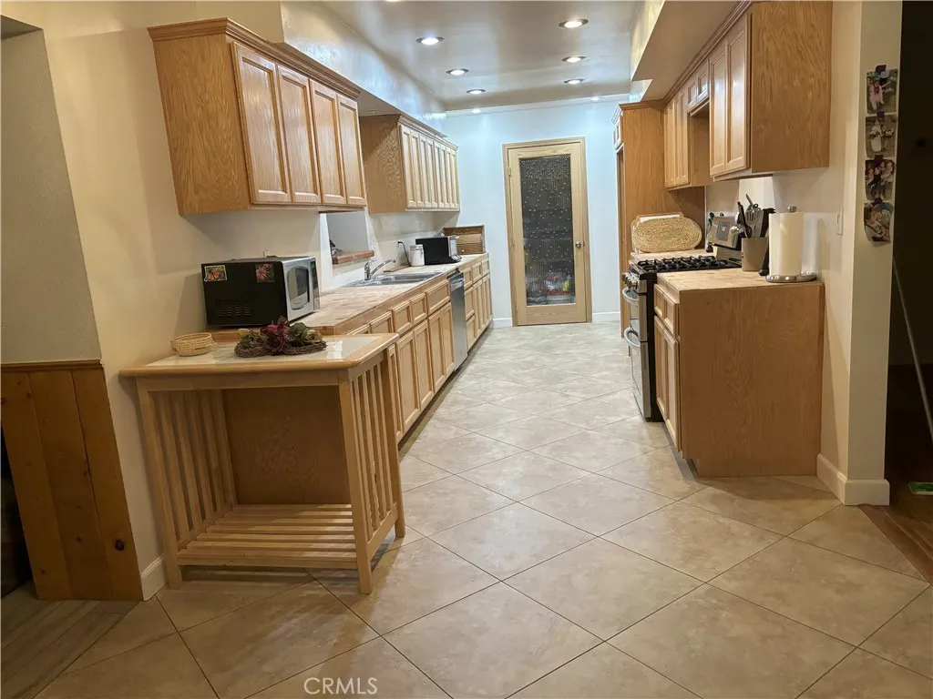 42930 Lake Hughes Road, Lake Hughes, California 93532 home-pic-26