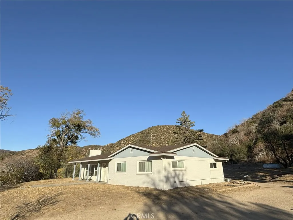 42930 Lake Hughes Road, Lake Hughes, California 93532 home-pic-9