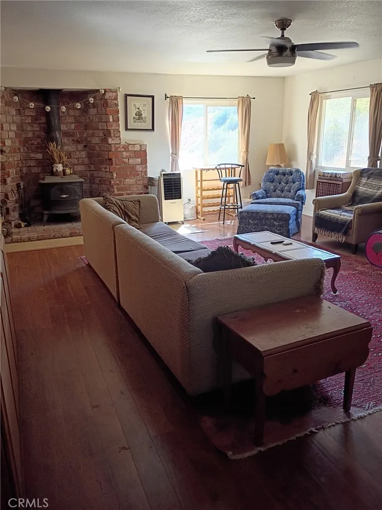 42930 Lake Hughes Road, Lake Hughes, California 93532 home-pic-12