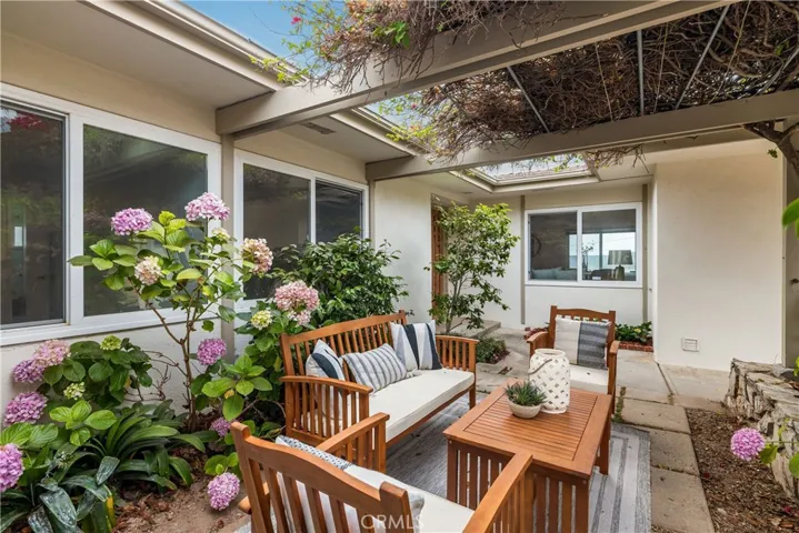 28717 Trailriders Drive, Rancho Palos Verdes, California 90275