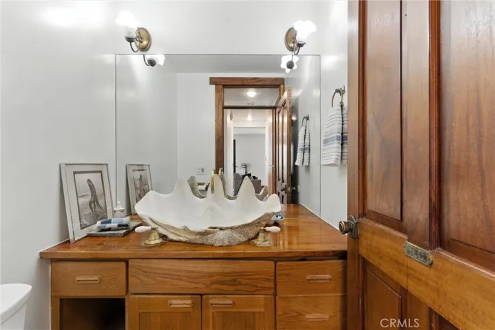 10717 Whitburn Street, Culver City, California 90230