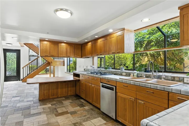 10717 Whitburn Street, Culver City, California 90230