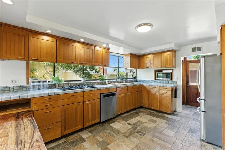 10717 Whitburn Street, Culver City, California 90230