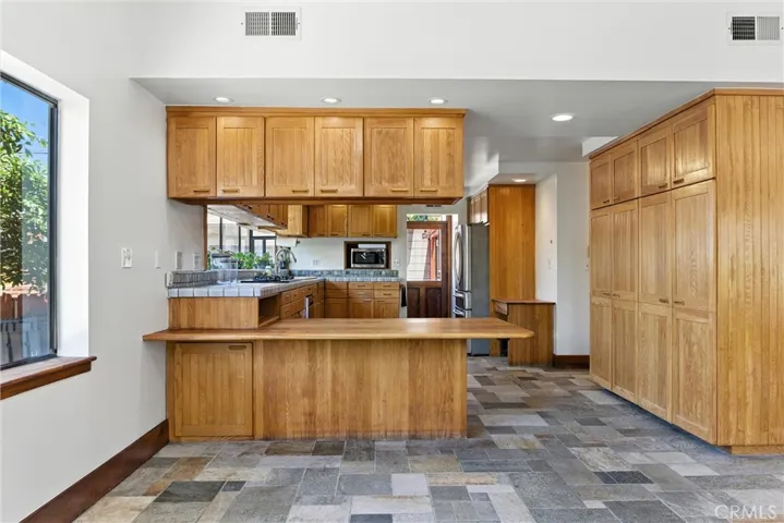 10717 Whitburn Street, Culver City, California 90230