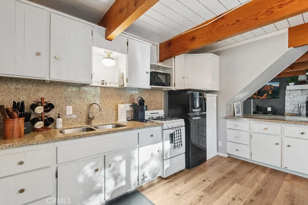 316 Cedar Lane, Sugarloaf, California 92386 home-pic-8