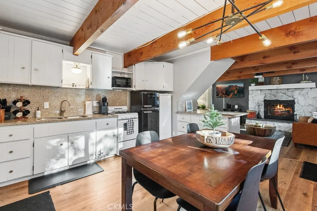 316 Cedar Lane, Sugarloaf, California 92386 home-pic-7