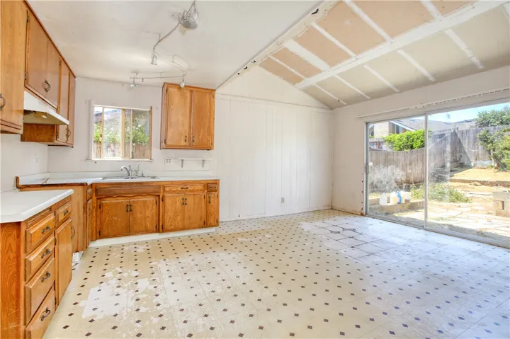 1097 San Adriano, San Luis Obispo, California 93405