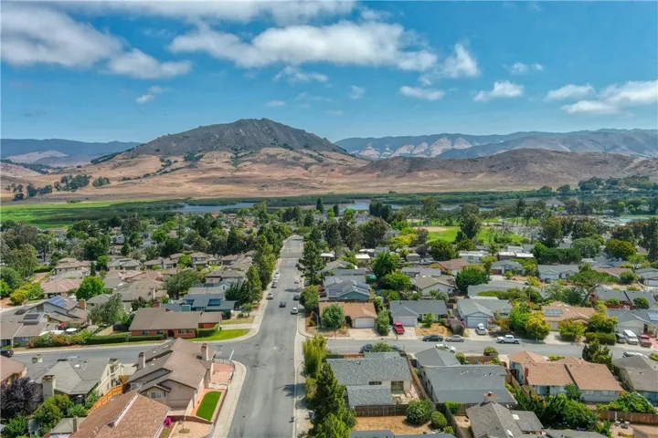 1097 San Adriano, San Luis Obispo, California 93405